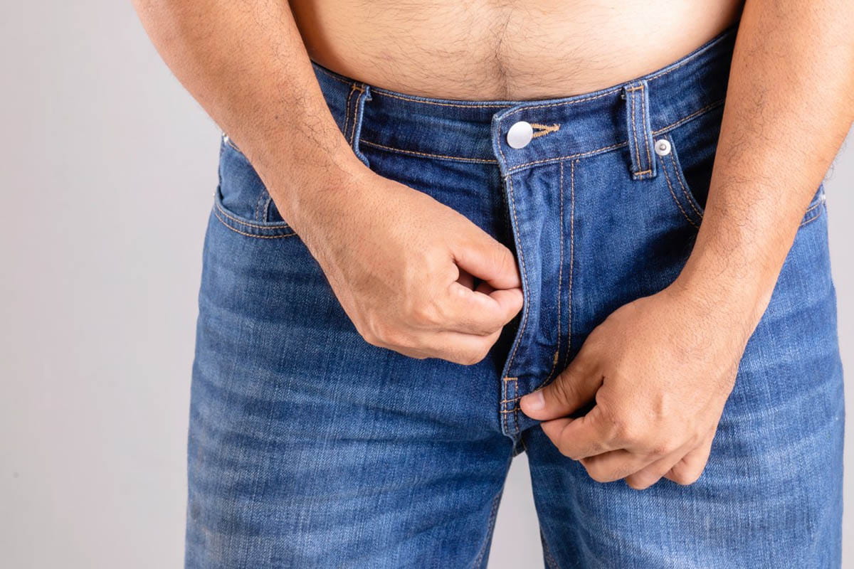 close-up-fat-man-trying-to-zipping-his-blue-jeans-pant.jpg