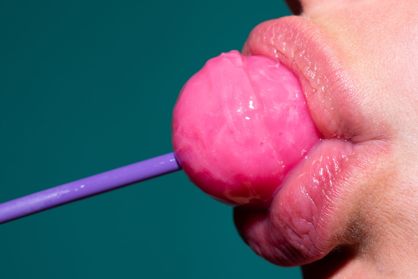 lollipop-in-the-mouth-close-up-beautiful-girl-mouth-with-lolli-pop-oral-sex-blow-job-concept-glossy-red-woman-lips-with-tongue-mouth-lick-suck-chupa-chups.jpg