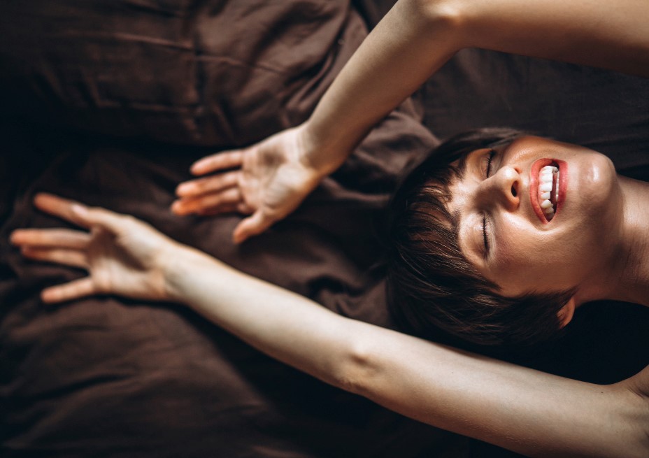 young-woman-lying-in-bed-in-the-morning.jpg